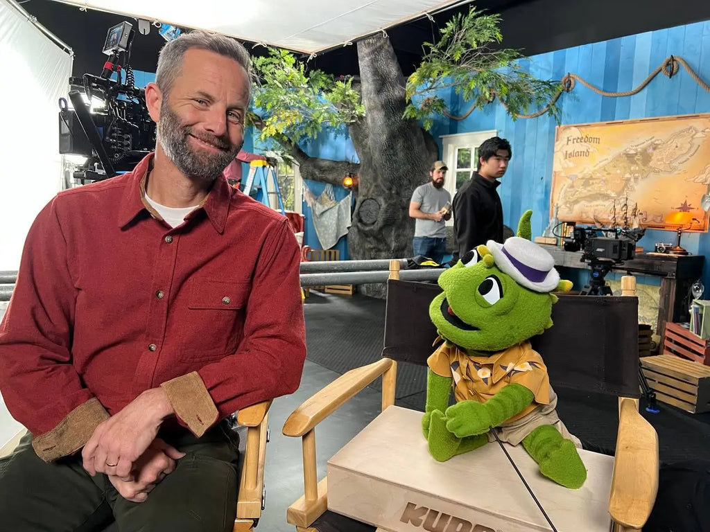 Iggy and Mr. Kirk Season 1 Treasure Box